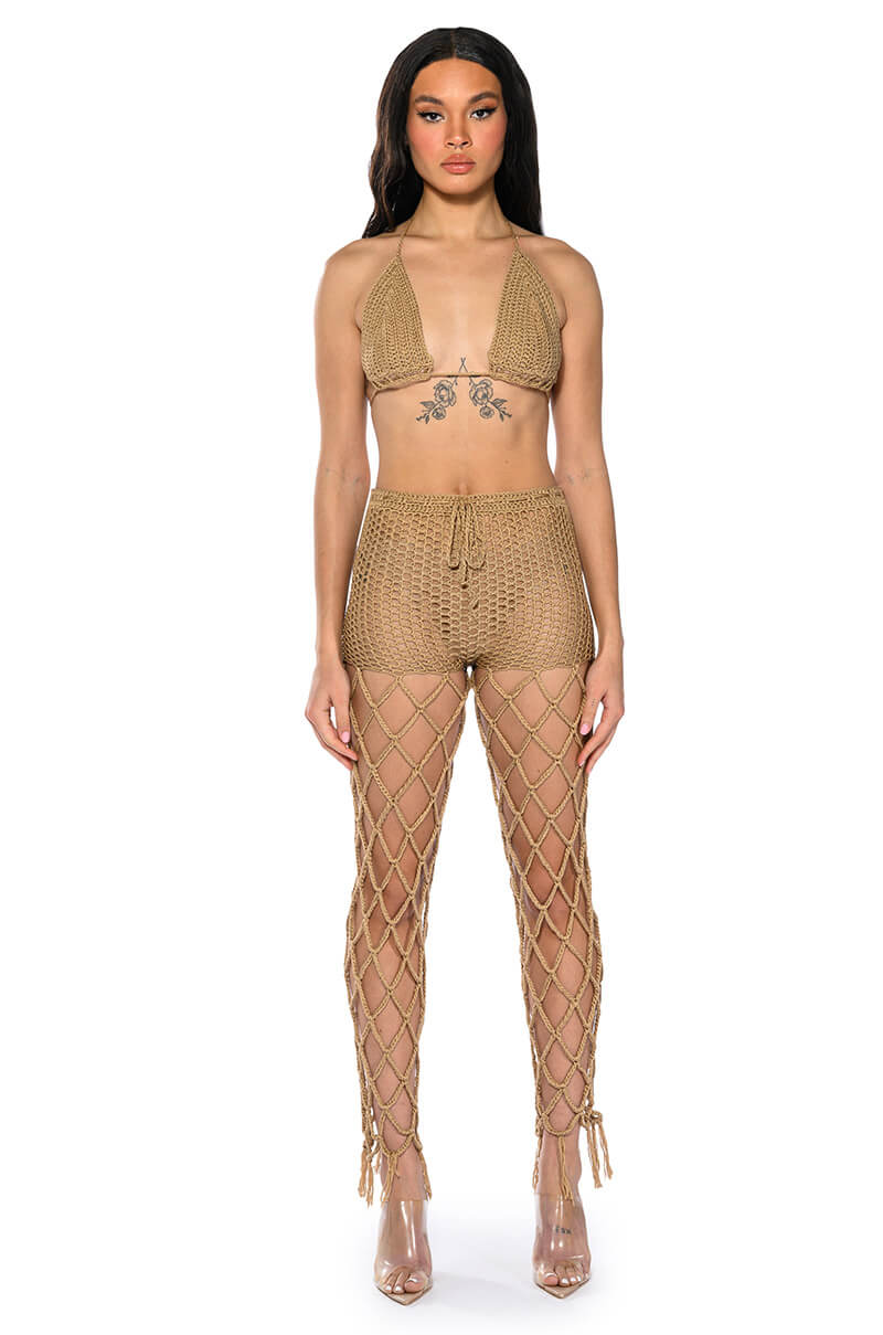 BEACHY KEEN KNIT HALTER CROP TOP