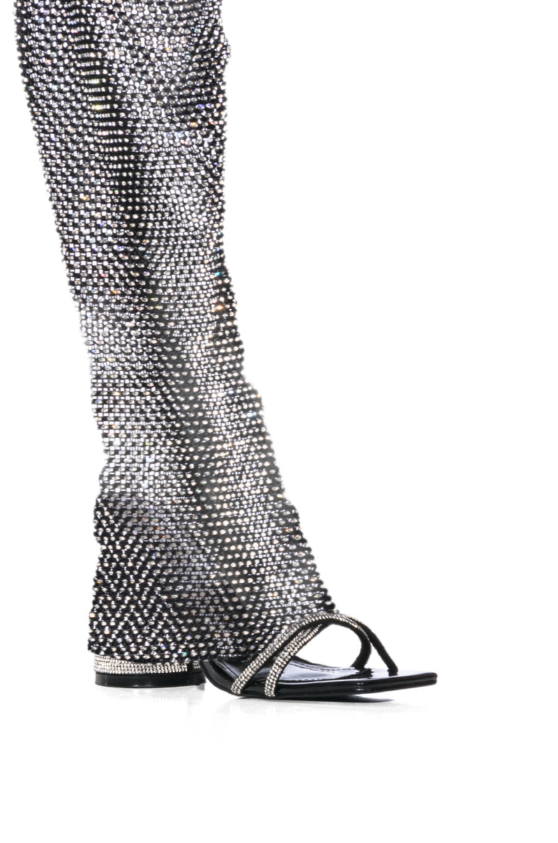 CAPE ROBBIN BEATRIZIA SPARKLE SHEATH CONVERTIBLE CHUNKY SANDAL IN BLACK