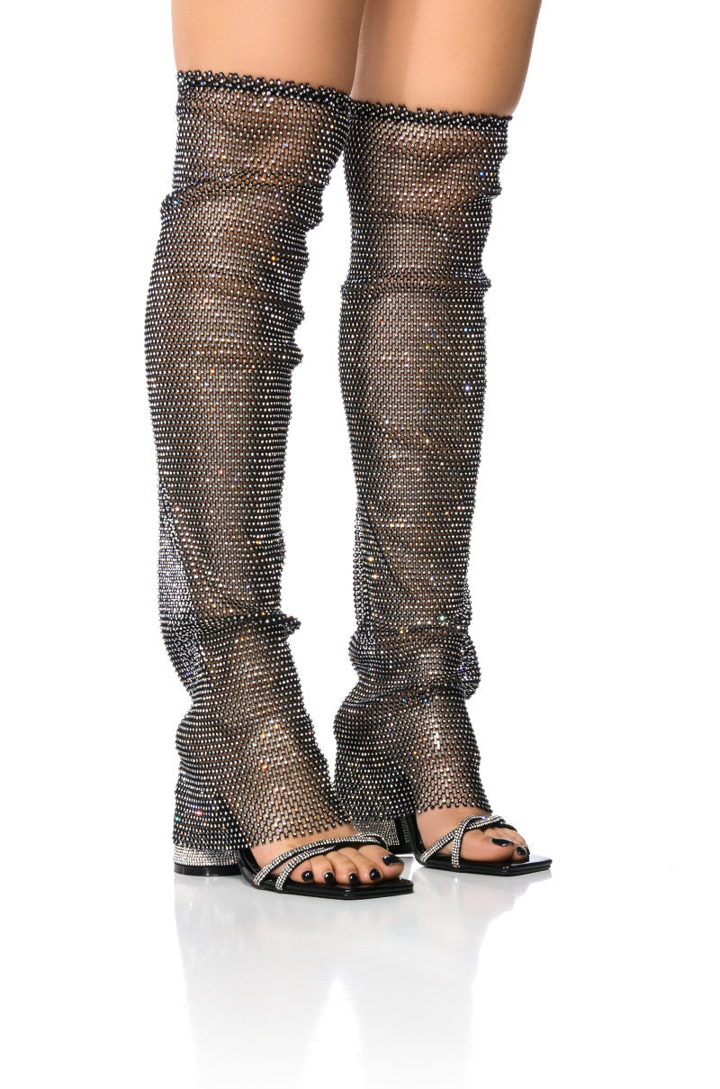 CAPE ROBBIN BEATRIZIA SPARKLE SHEATH CONVERTIBLE CHUNKY SANDAL IN BLACK