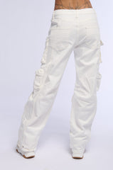 BROOKLYN CARGO POCKET WIDE LEG JEAN IN WHITE