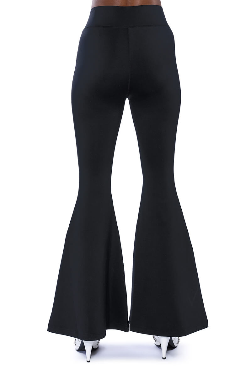 COOL AND CAUSAL FLARE LEGGING