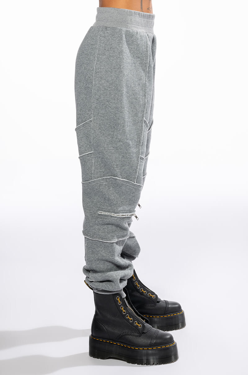 EFFORTLESS OVERSIZED JOGGER