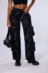 MOODY ATTITUDE PRINTED CARGO PANT
