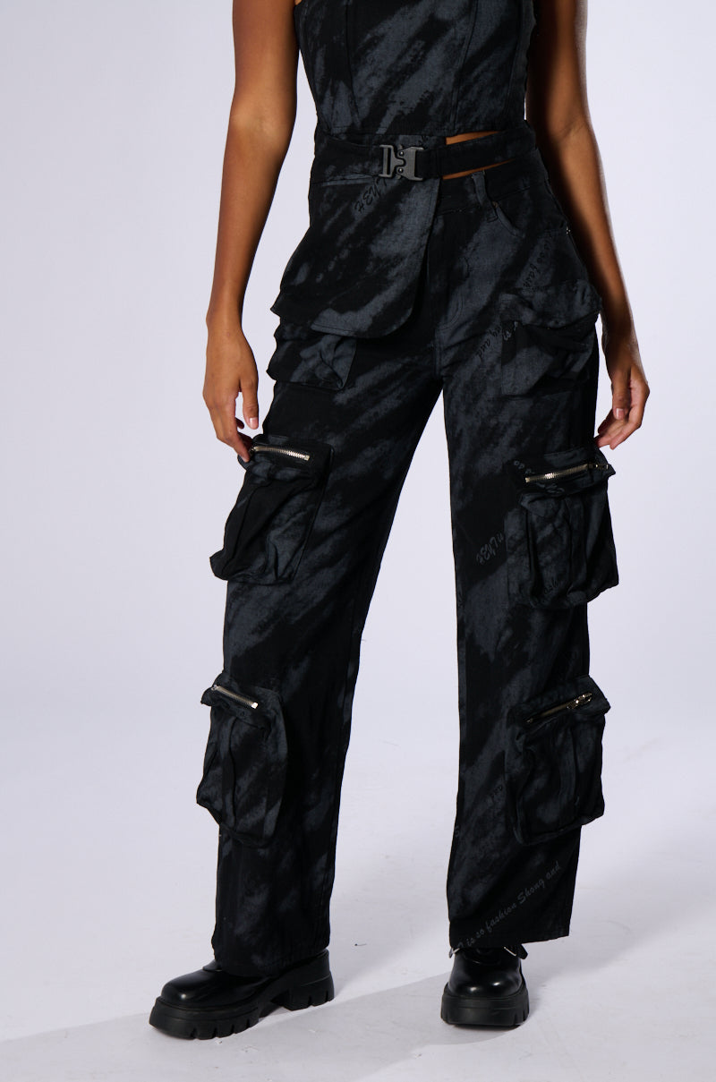 MOODY ATTITUDE PRINTED CARGO PANT