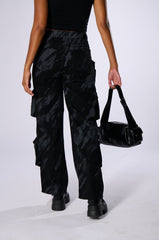 MOODY ATTITUDE PRINTED CARGO PANT