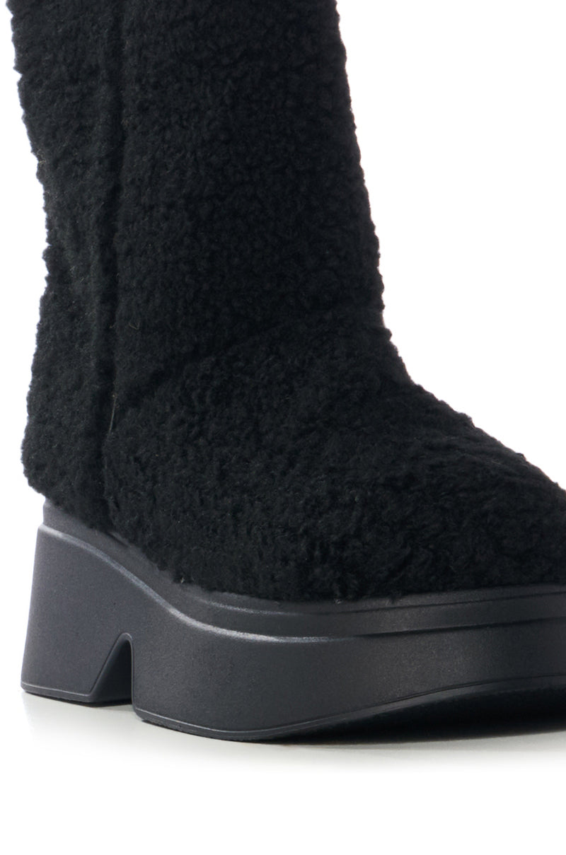 SNOW COZY SHERPA BOOTIE IN BLACK