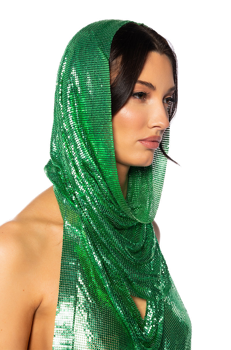 SUNNA METAL CHAIN TOP WITH A HOOD