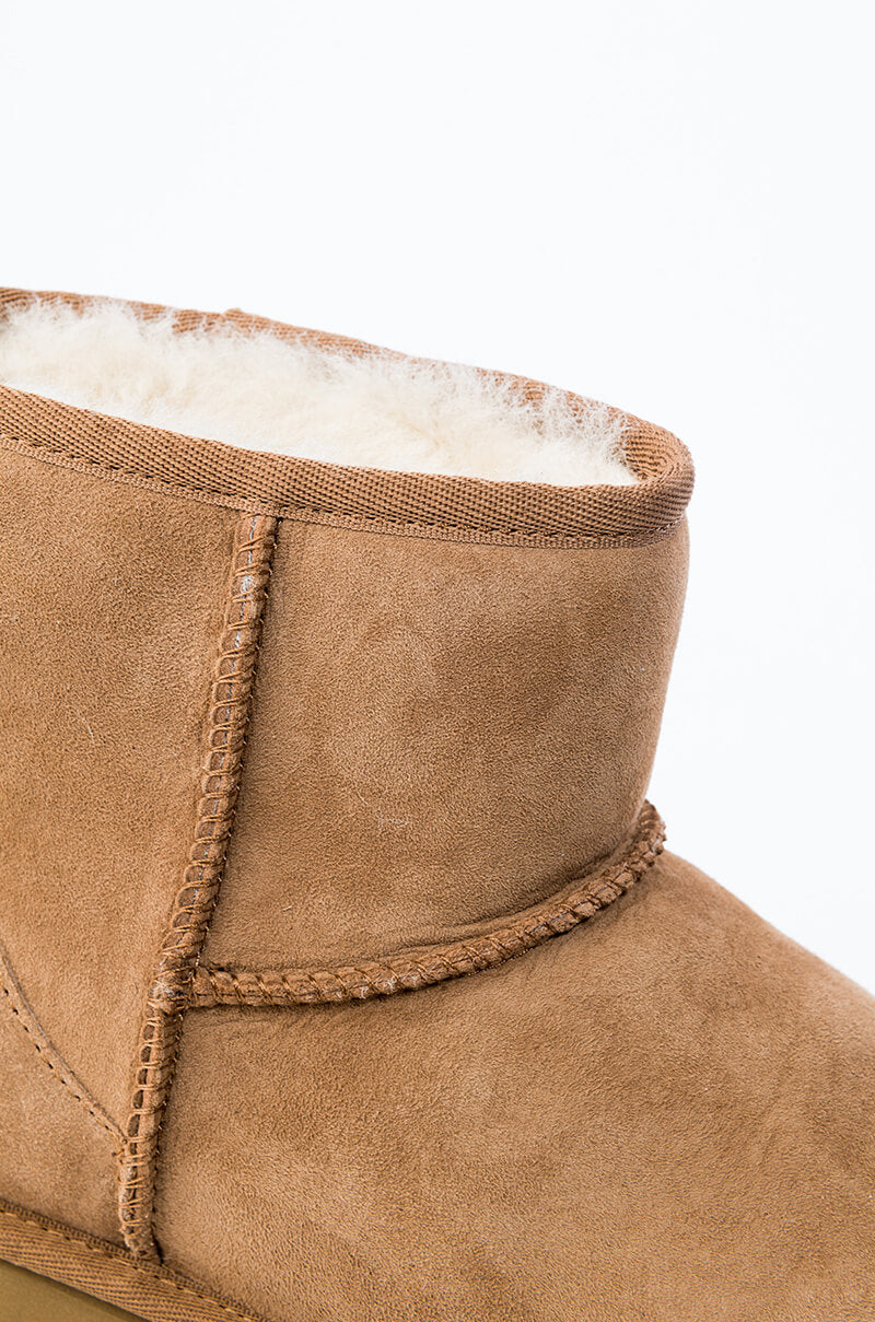 UGG CLASSIC MINI II BOOTIE IN CHESTNUT